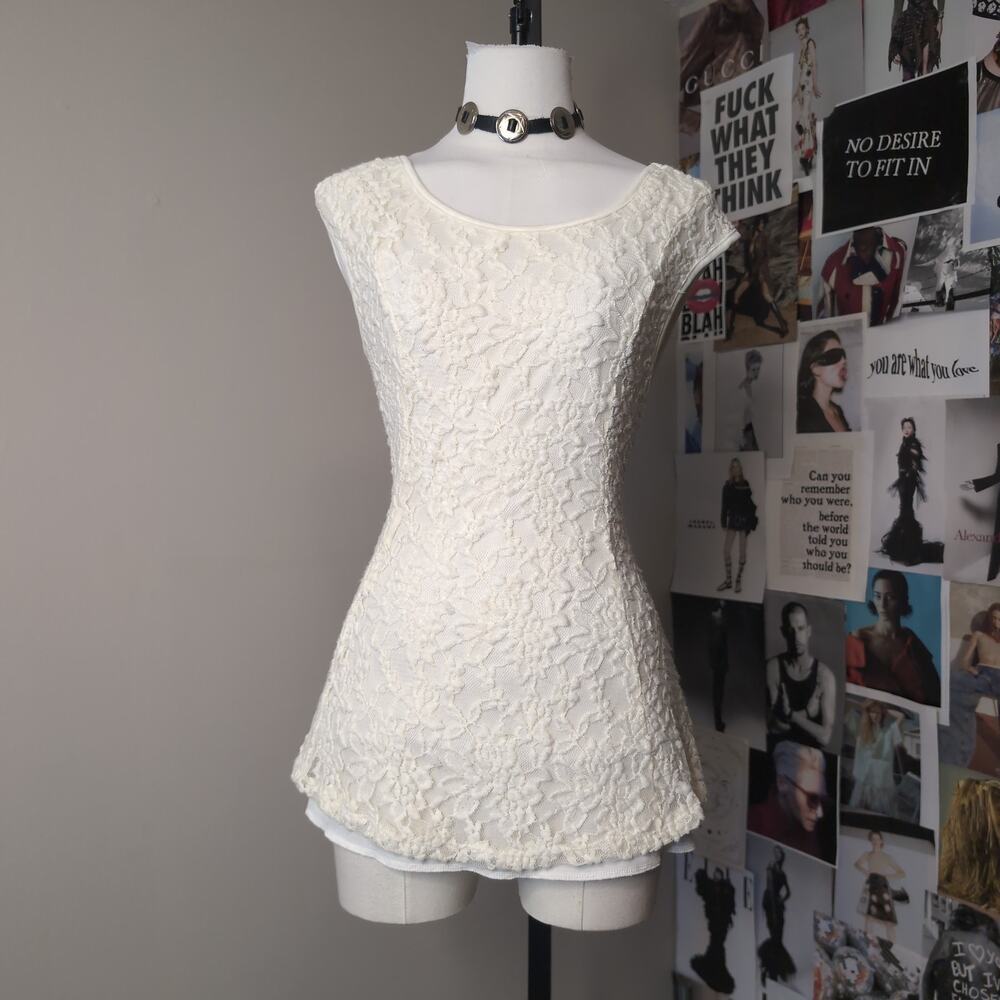 Lace Sleeveless Peplum Top with Back Bow